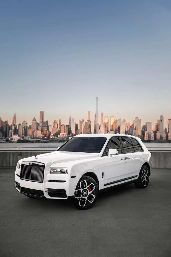 Rolls-Royce Cullinan against the Manhattan skyline | FFGR USA